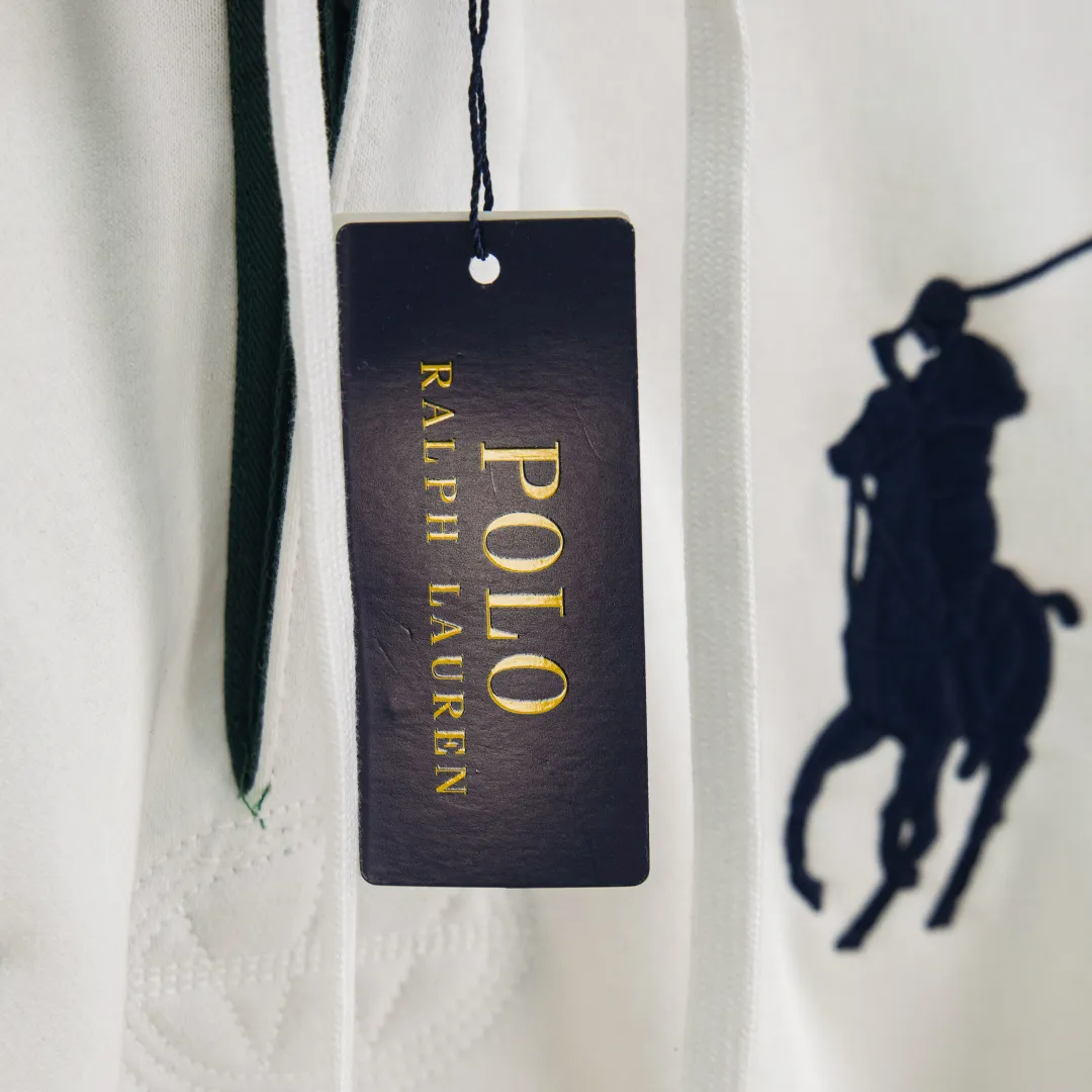 P320 zp version [exclusive supply] Ralph Lauren/Ralph Lauren 2025FW new autumn and winter Big Pony 20th anniversary badge embroidered open-chest deconstructed hooded fleece sweatshirt 100% restoration of 380 grams of 100% pure cotton heavy-grained cloud velvet ✅ Deconstruction restoration Correct version Three-layer hidden partial tube placket ✅ Reactive dyeing D65 raw cotton double herringbone belt Wide and narrow partitions ✅ Reject overlay Single color single version Precision embroidery ✅ RL/25 new autumn and winter product 20th commemorative badge embroidered Malaysian sweatshirt. Deconstructed half-chest to distinguish the regular classic version. High-end and outstanding. Built-in contrasting reactive dyeing D65 raw cotton double herringbone belt. Cloud-like heavy fleece bottom with autumn and winter attributes. Really comfortable. Cloud-like comfort. Loose fit. Two colors are available. Can be made for couples. Highly recommended. Color: blue and white. Size: S M L XL No.: WW10953